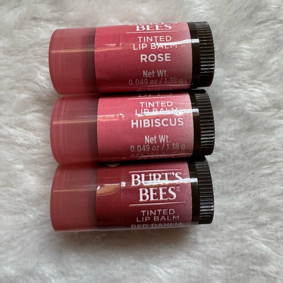 Burt’s Bees A lil Batty Mini Tinted Lip Balm Rose Hibiscus Red Dahlia - Picture 7 of 10